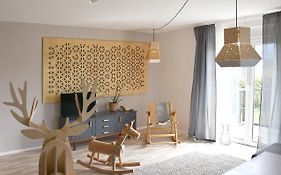 Lesnavesna Designer Apartment With A Garden